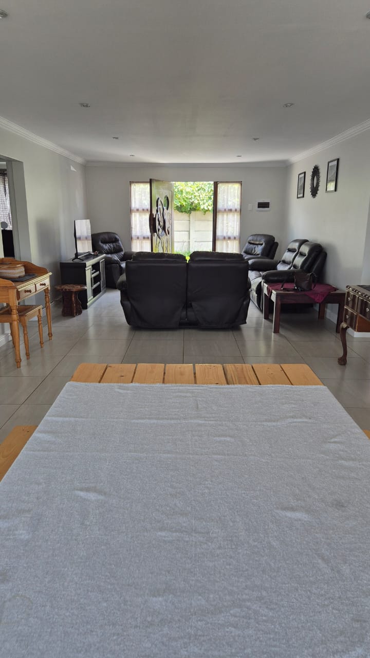 To Let 3 Bedroom Property for Rent in Aston Bay Eastern Cape